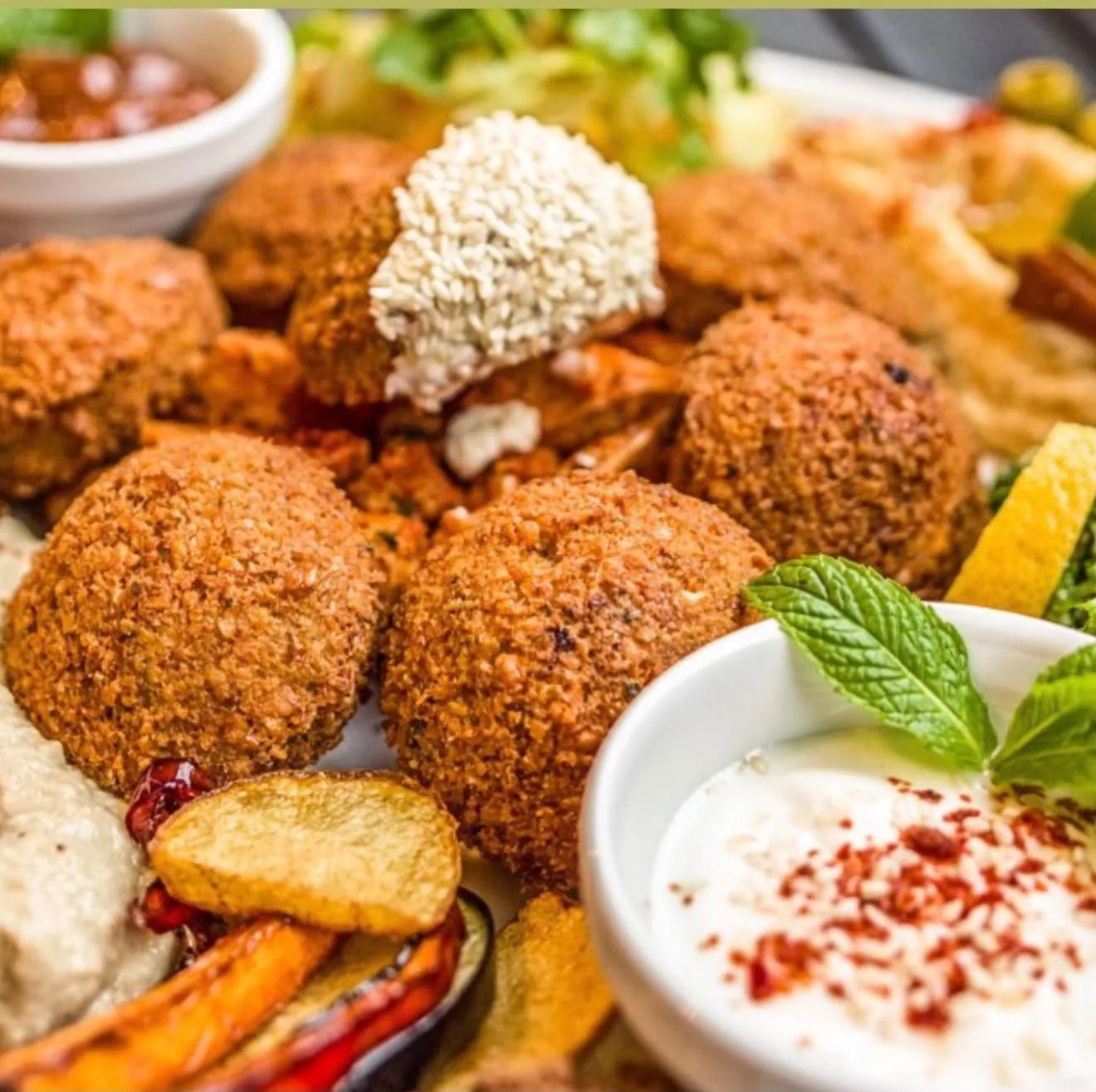Falafel und Beilagen