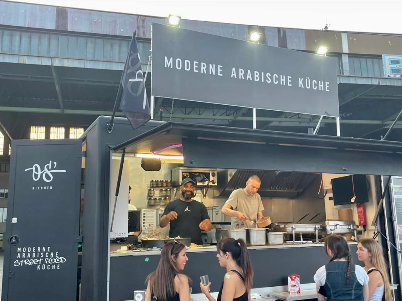 O's Kitchen Foodtruck mit moderner arabischer Küche bei einem Event